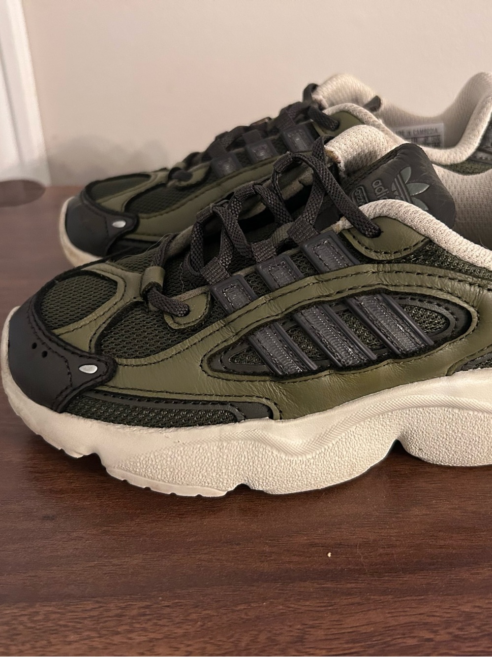 Adidas Ozmillen boys shoes/sneakers